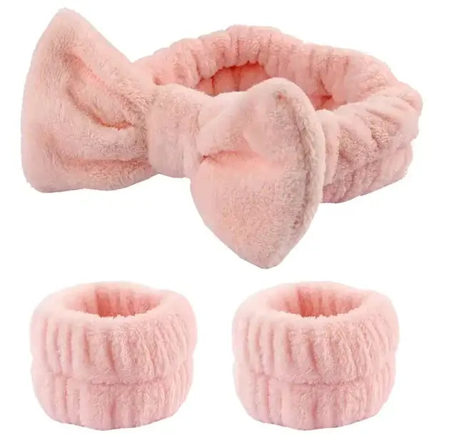 Plush Bow Hair & Wristband Set Upgrade Your Daily Skincare RoutineElevate your skincare regimen with the Cute Fleece Face Wash Set. Keep your hair back and face clear during your beauty routine with this adorable and functional set.Stay Stylish While You