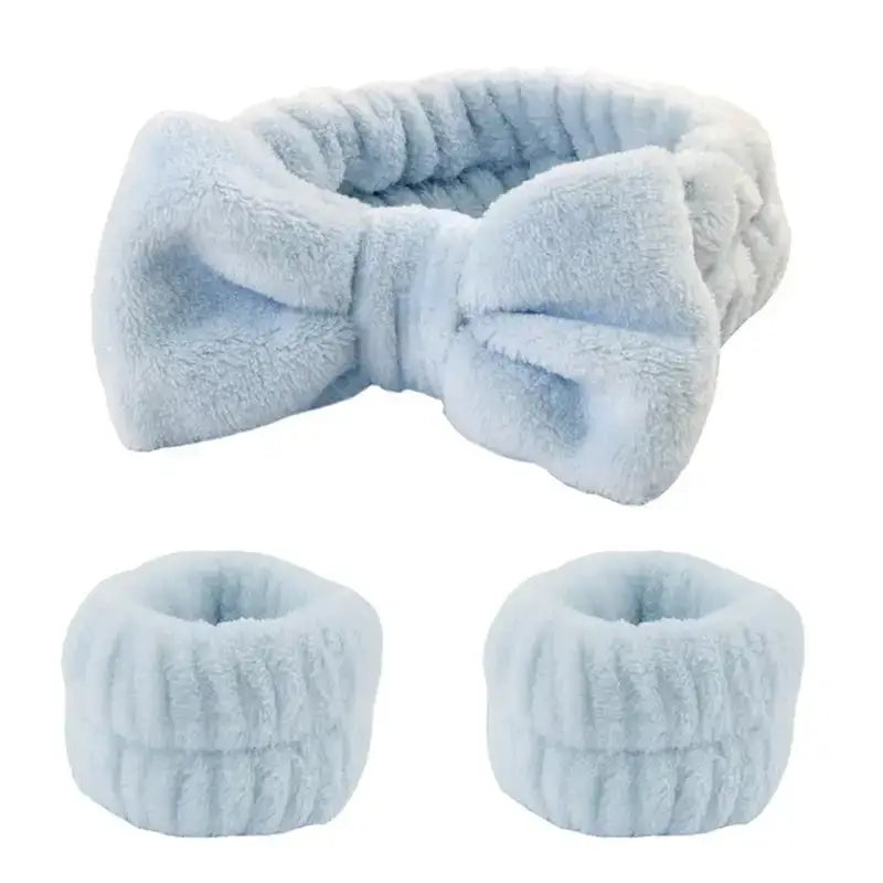 Plush Bow Hair & Wristband Set Upgrade Your Daily Skincare RoutineElevate your skincare regimen with the Cute Fleece Face Wash Set. Keep your hair back and face clear during your beauty routine with this adorable and functional set.Stay Stylish While You